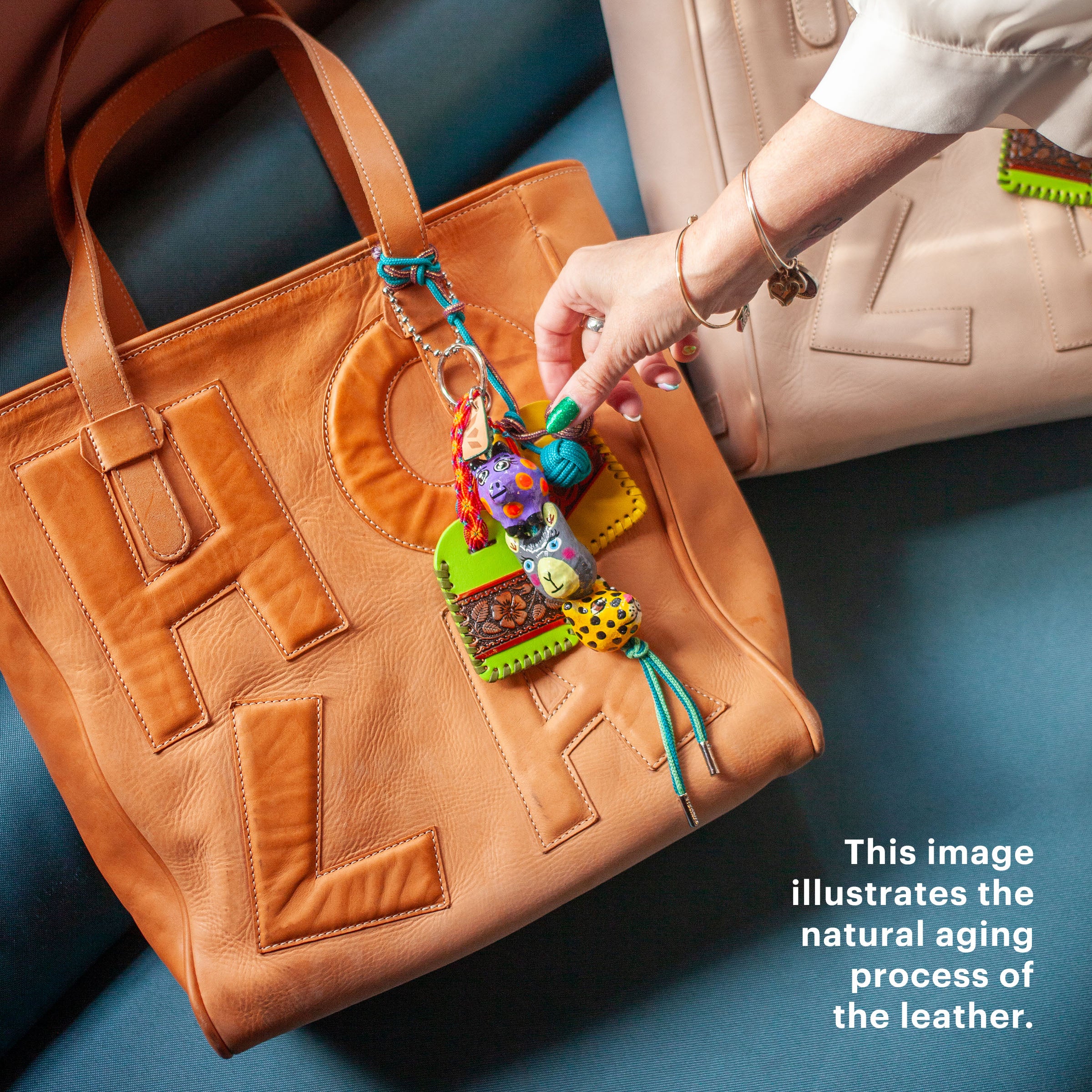 Hola Classic Tote - Image 9